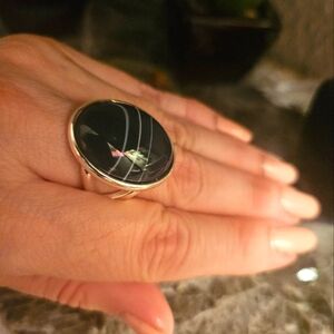 Beautiful Avon Blue oval ring nwt